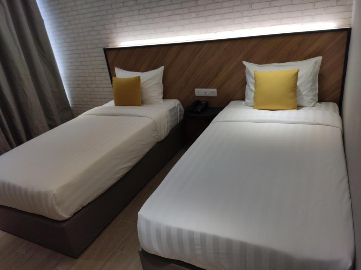 Hotel 99 Seri Kembangan Serdang Экстерьер фото