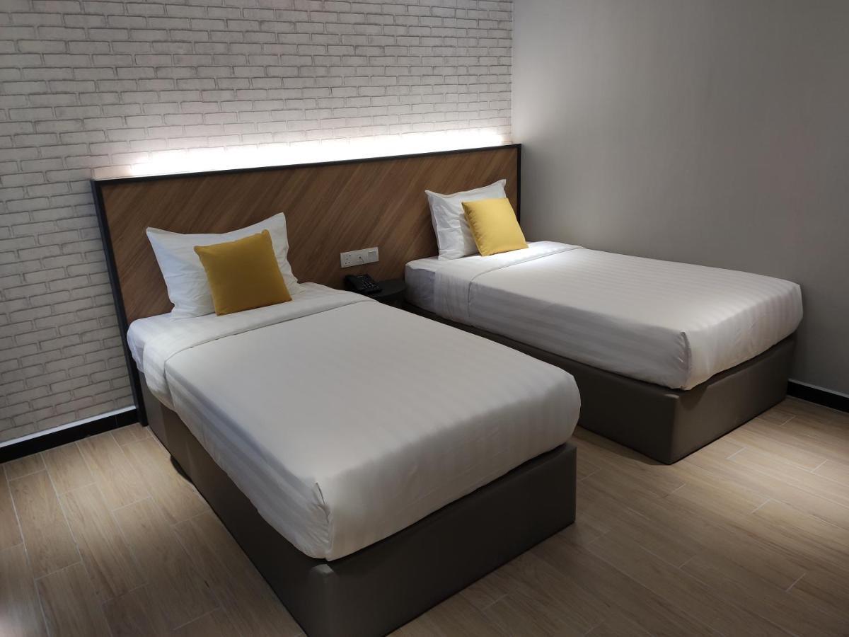 Hotel 99 Seri Kembangan Serdang Экстерьер фото