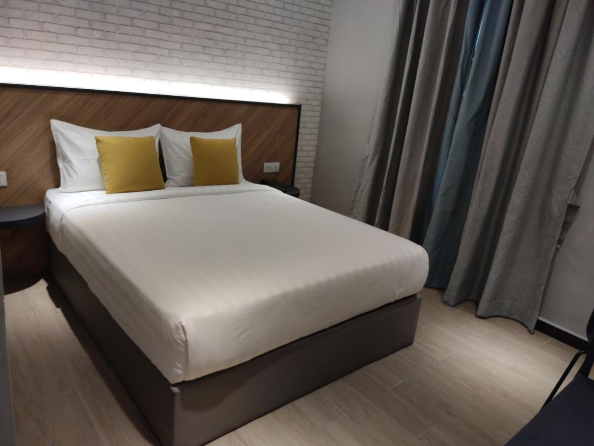 Hotel 99 Seri Kembangan Serdang Экстерьер фото