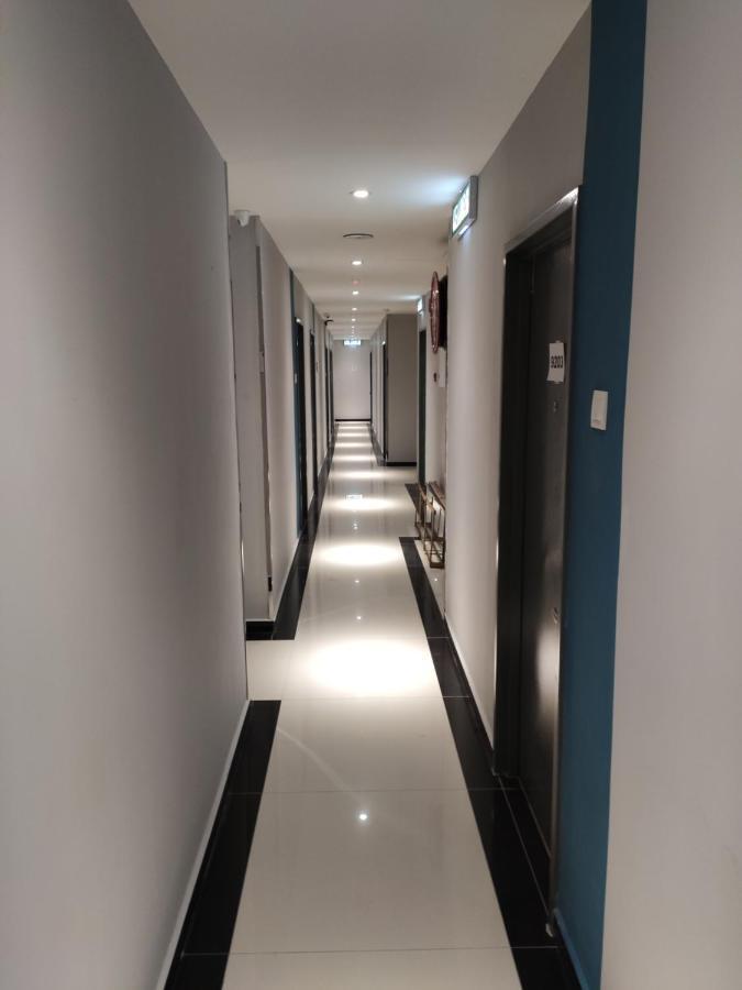 Hotel 99 Seri Kembangan Serdang Экстерьер фото